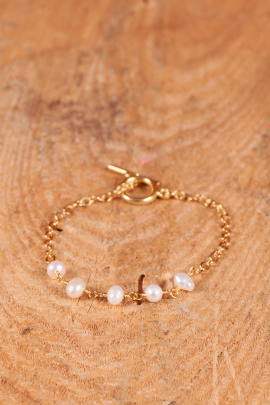 Delicate Pearl & Chain Bracelet