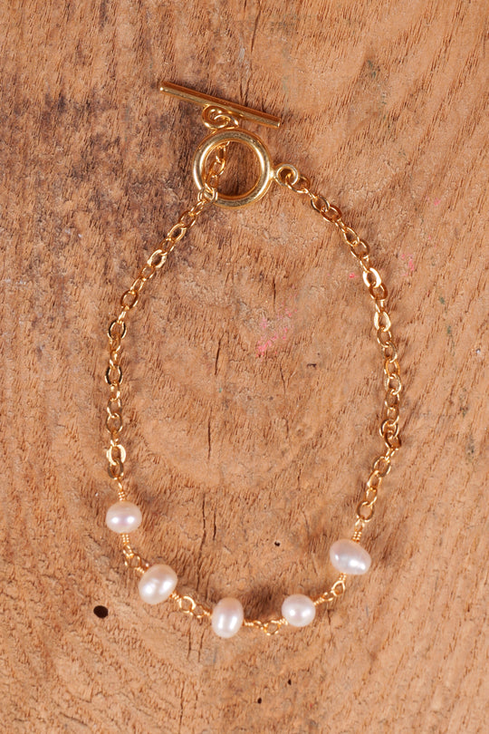 Delicate Pearl & Chain Bracelet